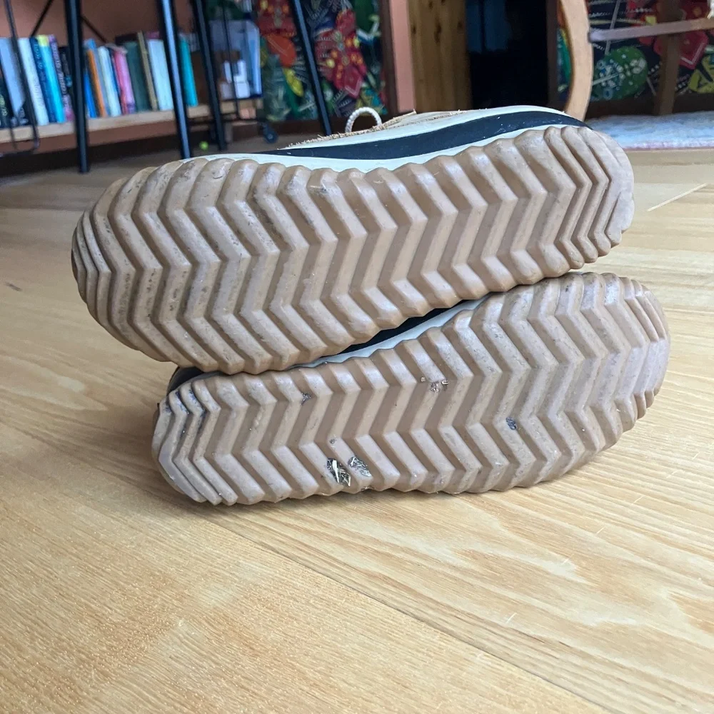 Sorel out and about boots, size 5